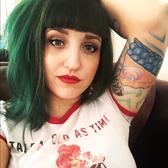 Meet your Posher, Lisa - Picture 3 of 3